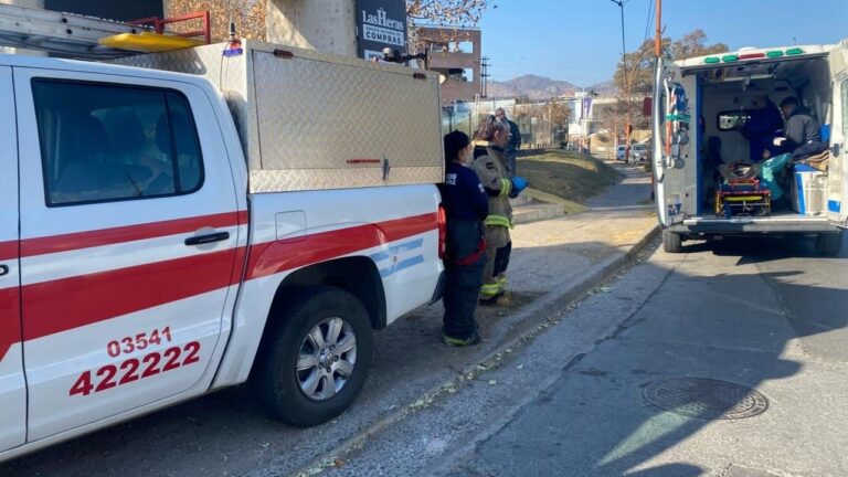 Carlos Paz: Cayó desde una altura de cuatro metros y se abrió la cabeza