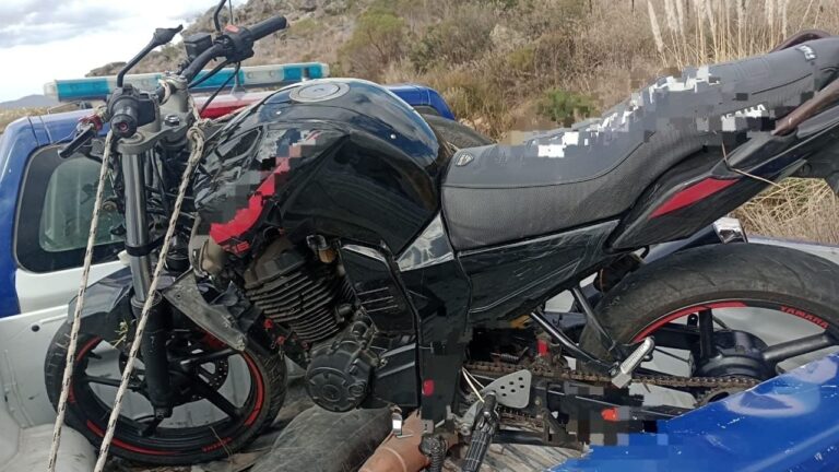 Grave accidente en Cuesta Blanca: dos jóvenes heridos en moto