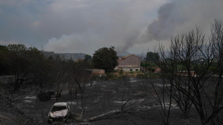 Las imágenes captadas por un dron de la UME del incendio de Tarragona