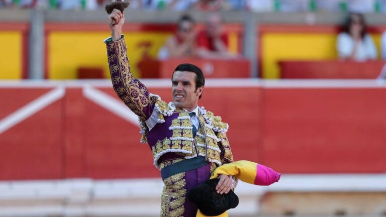 Solo De Justo pasea una oreja de una notable corrida de Victoriano del Río en Pamplona