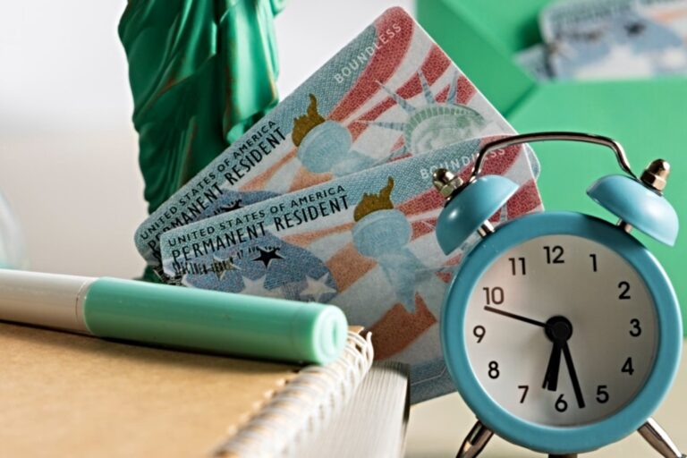 Adiós green card: confirman demoras récord en la entrega de la residencia permanente en EE.UU.