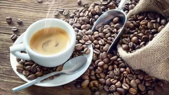 Cuántas tazas de café hay que tomar por día, según los especialistas