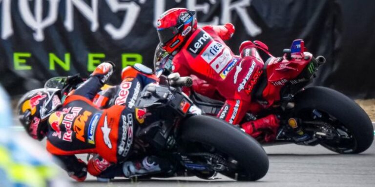 MotoGP en Brno: Márquez ganó el sprint tras una maniobra impuesta por el reglamento