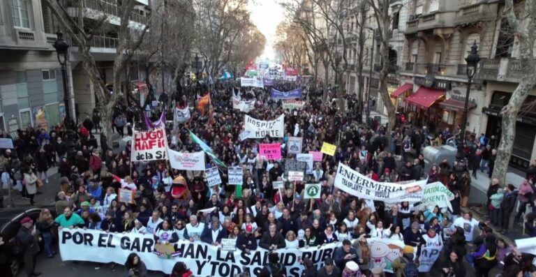 Fotogalería. Masiva movilización en defensa del Garrahan y la salud pública