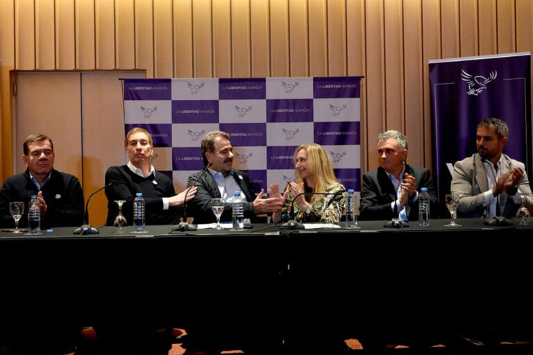 El frente La Libertad Avanza cerró las listas para las elecciones en Buenos Aires