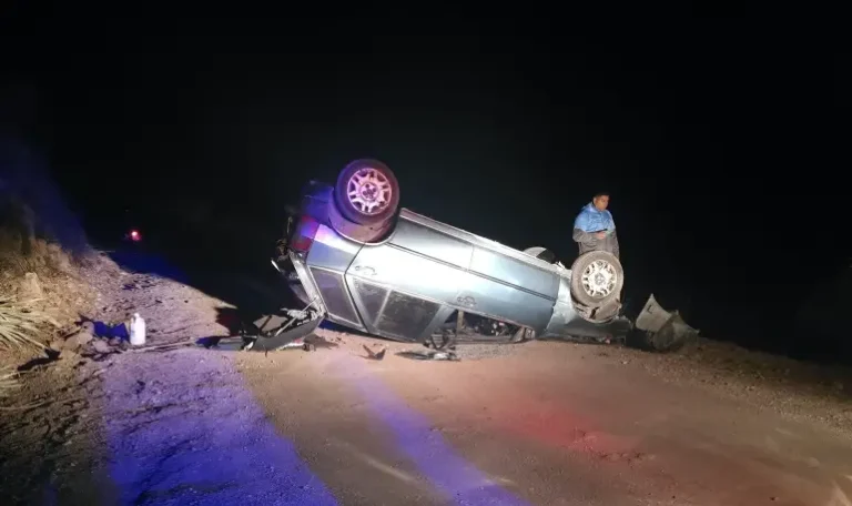 Vuelco en el viejo Camino del Cuadrado: una mujer resultó herida tras quedarse sin frenos