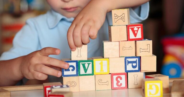 Convocan a familias interesadas en adoptar a un niño de cuatro años