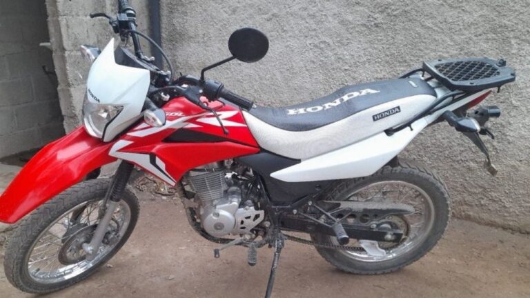 Cayó una dupla con drogas, motos robadas e inhibidor en Río Cuarto
