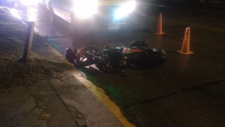 Un motociclista terminó herido tras fuerte choque en Córdoba capital