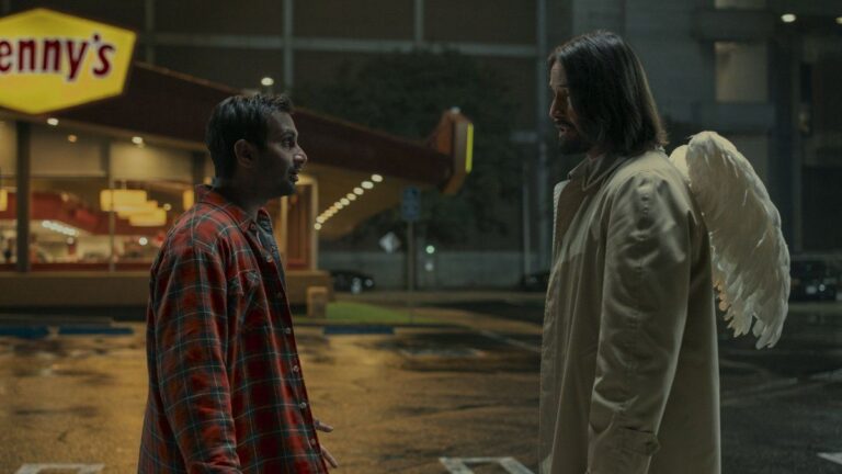 Keanu Reeves es un ángel poco convencional en el primer tráiler de la película «Cuando el cielo se equivoca»