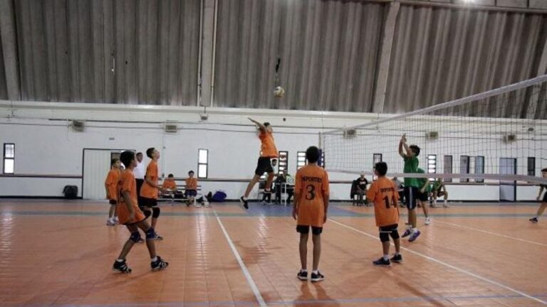 Más de 100 deportistas participarán de un encuentro de vóley recreativo