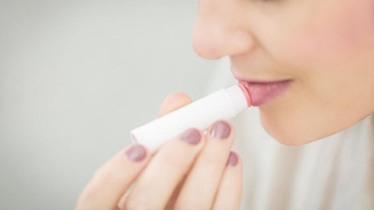Con este bálsamo labial con SPF 50 tus labios estarán protegidos e hidratados por un precio muy económico