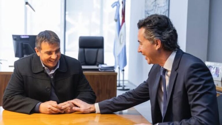 El ministro Calvo recibió al intendente de La Cumbre, Pablo Alicio