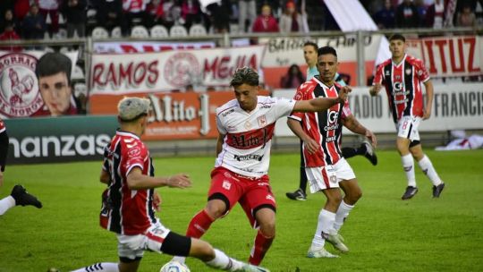 Incidentes en el Ascenso: fuerte cruce entre hinchas y policías dejó el saldo de siete personas heridas