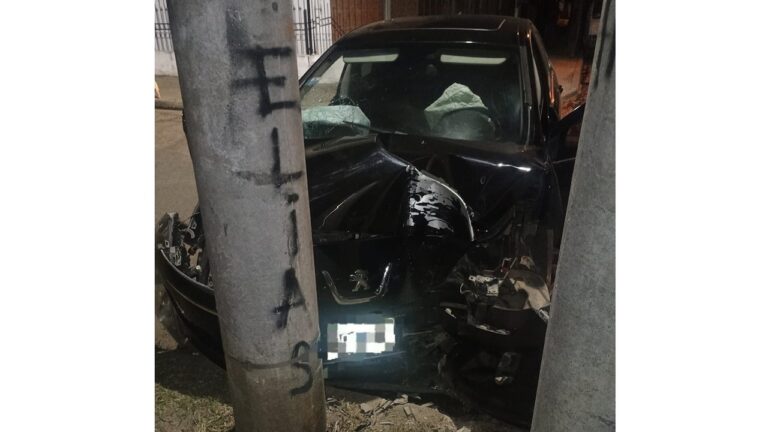 Córdoba: adolescente detenida luego de fugarse en un automóvil que embistió a un policía