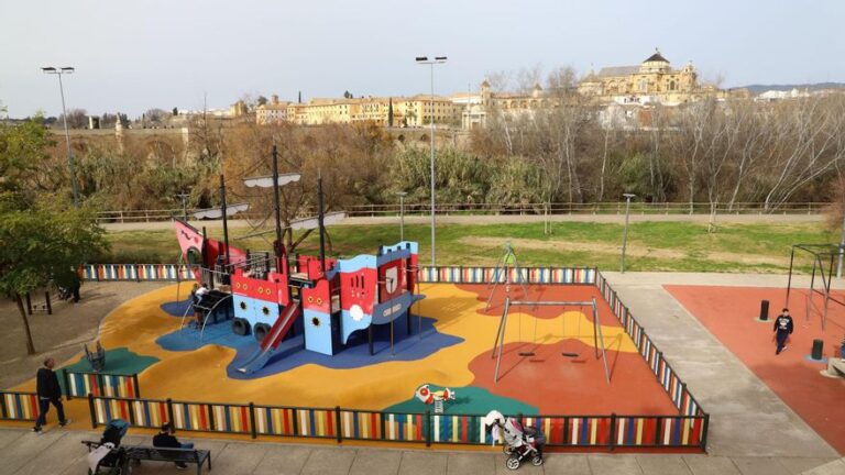 Hacemos Córdoba pide un plan de entoldado de parques infantiles