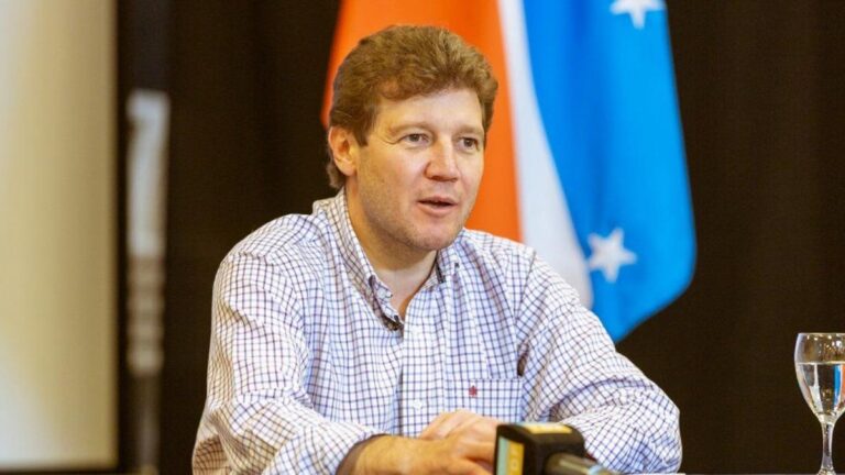 Un gobernador apuntó contra Javier Milei: sostuvo que solo le da fondos a «los amigos»