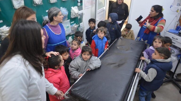 Niños de jardín de infantes visitaron el Hospital Municipal de La Cumbre