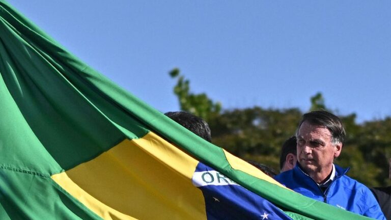 La Corte Suprema ordena el arresto domiciliario de Bolsonaro por incumplir las restricciones ante el riesgo de fuga