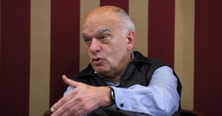 Independiente no olvida a Angulo: Grindetti lo volvió a cruzar por el porcentaje de su pase y dudó sobre la cláusula de Loyola