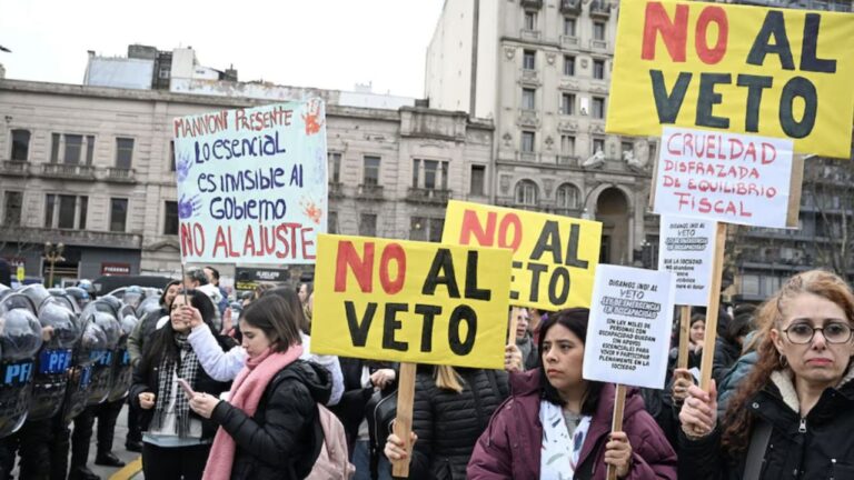 Jubilados, Abuelas de Plaza de Mayo y trabajadores del Garrahan marchan al Congreso