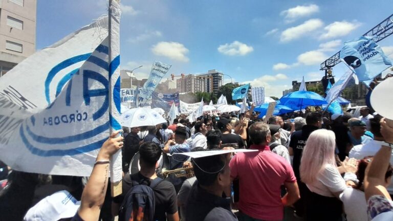 Estatales de Córdoba piden frenar el veto presidencial a jubilaciones y discapacidad