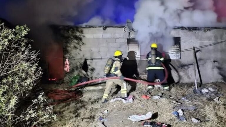 Incendio en Río Cuarto: hospitalizaron a un hombre, una mujer y una niña