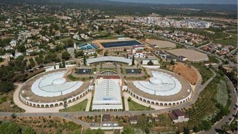 El Ayuntamiento licita por seis millones el suministro eléctrico de Aucorsa, Vimcorsa, Sadeco, Emacsa y Cecosam