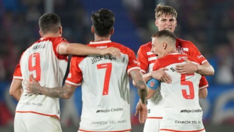 Estudiantes consiguió una victoria agónica y polémica ante Cerro Porteño