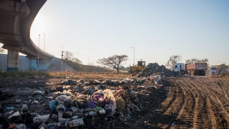 Multas millonarias por tirar residuos en basurales clandestinos de Córdoba
