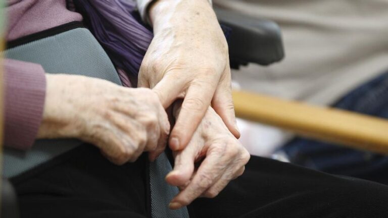 El PSOE de Córdoba le pide al alcalde que «interceda por los dependientes de su ciudad» ante la Junta