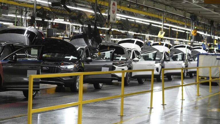 Ford se lanza a por el eléctrico de masas para competir con los coches chinos