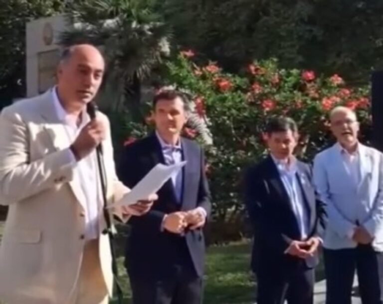 Homenaje a San Martín: el embajador argentino en España exclamó: Viva el Rey!