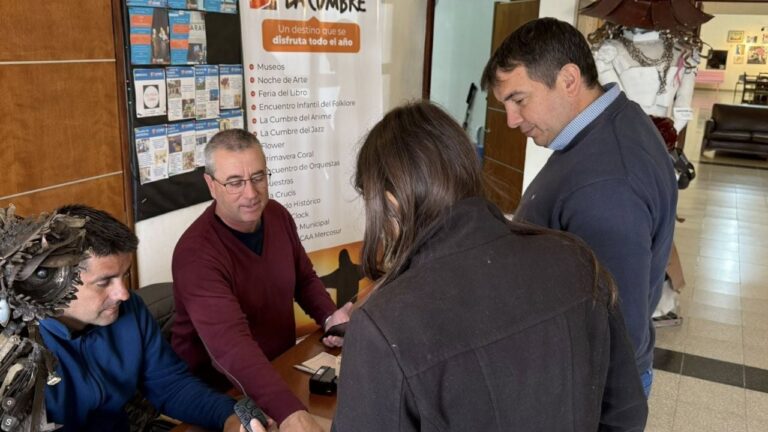 La Cumbre: el municipio entregó equipos de alarmas comunitarias