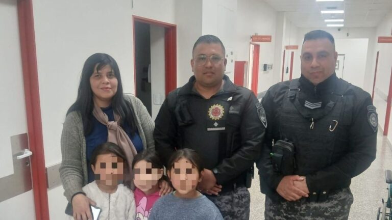 Córdoba: policías salvaron a una niña de 8 años que se atragantó en su casa