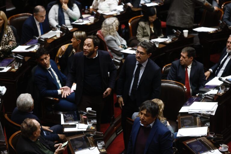Las reacciones del arco político tras el blindaje del veto al aumento jubilatorio: de miserables a populismo de manual