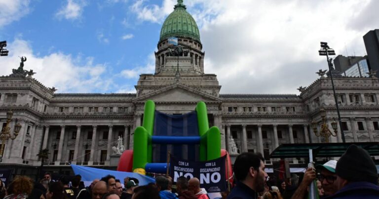 Ley de Emergencia en Discapacidad. Victoria importante del colectivo y dura derrota para el gobierno