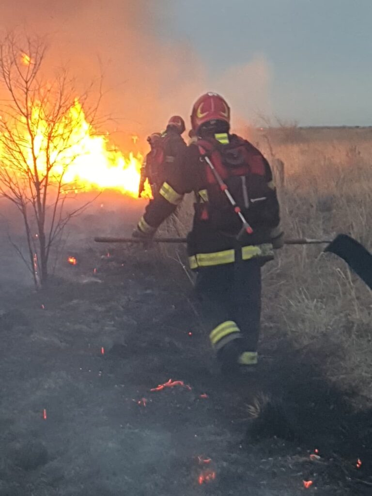 Controlaron un incendio de pastizales en el límite entre Córdoba y Malagueño