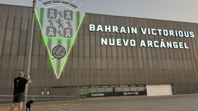 El Bahrain Victorious Nuevo Arcángel enciende sus luces para la Liga 2025-26
