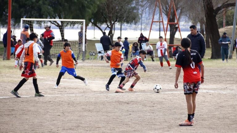 La Liga Municipal sumó emoción y compañerismo en su séptima fecha