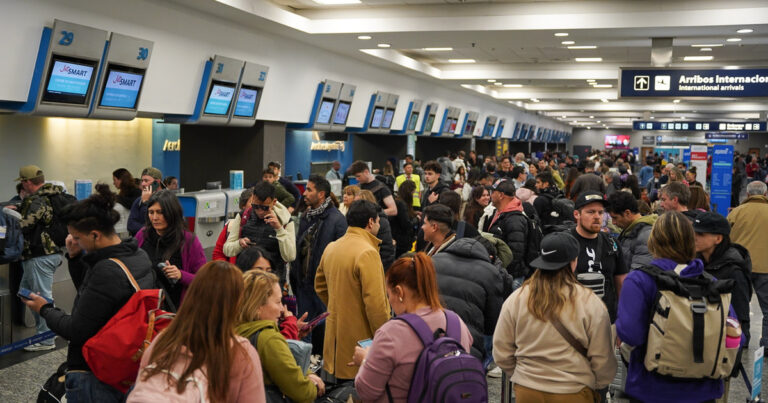 Paro de controladores aéreos: cómo siguen las protestas que ya afectaron a miles de pasajeros