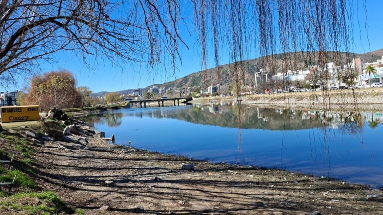 El San Roque sigue retrocediendo y el río se achica: qué dicen los datos oficiales?