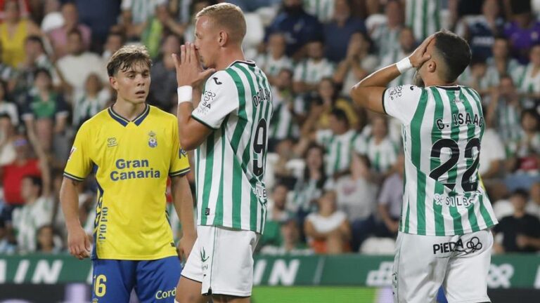 El Córdoba CF es goleado por Las Palmas en su estreno en El Arcángel