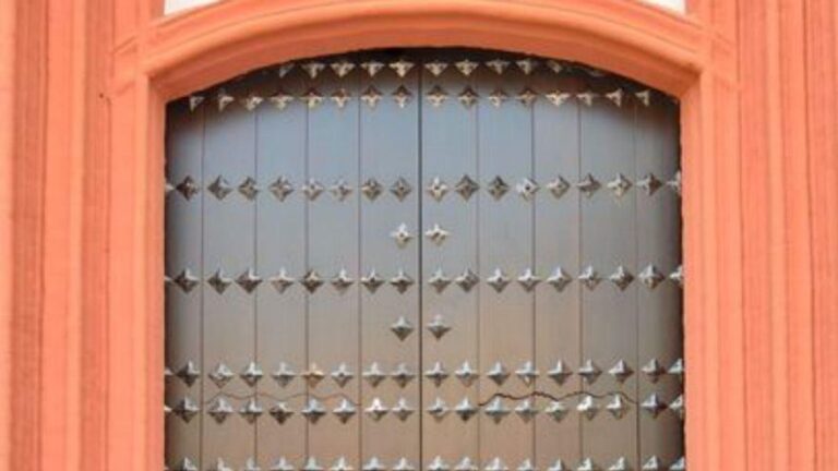 Restaurada la puerta principal de la iglesia de San Sebastián de Palma del Río