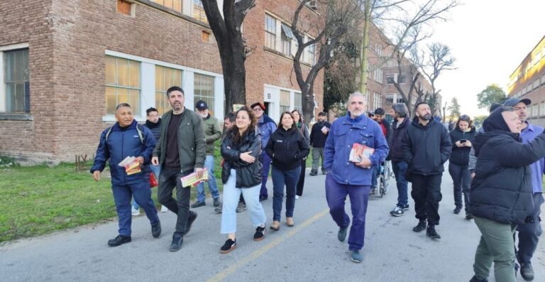 Astillero Río Santiago. Recorrido de Ana Paredes Landman y candidatos del FITU