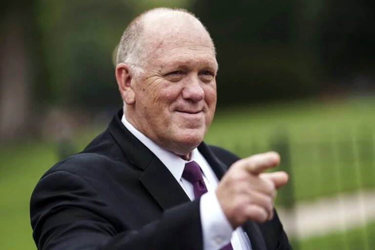 El zar de la frontera de EE.UU. sugiere un aumento de operaciones contra migrantes en Chicago