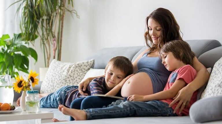 Primeras náuseas, contracciones falsas y baby blues: así es el embarazo semana a semana