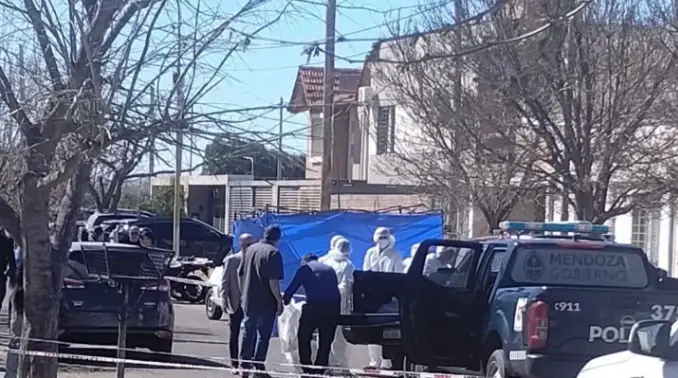 Mendoza: Encontraron muerta a una docente en un auto y detuvieron a su pareja
