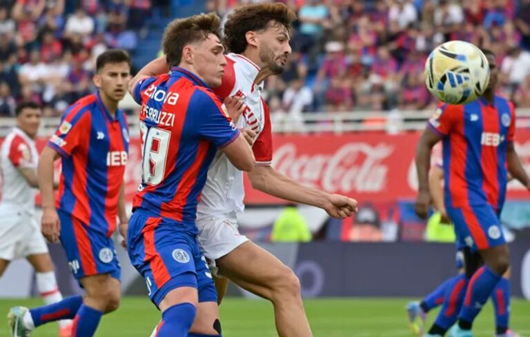 San Lorenzo no pudo con Huracán, que resistió con diez jugadores