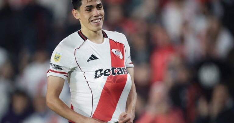 Lencina, su tercer gol en River y el primero dedicado a su bebé